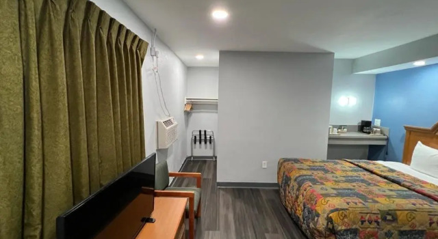 Четырёхместный номер Standard Bishop Elms Motel