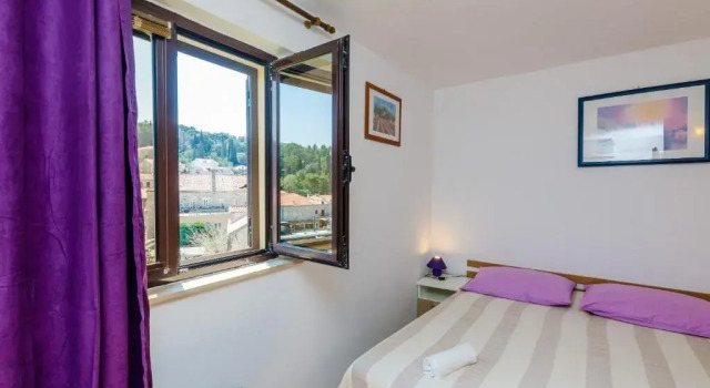 Apartments & Rooms Mihajica