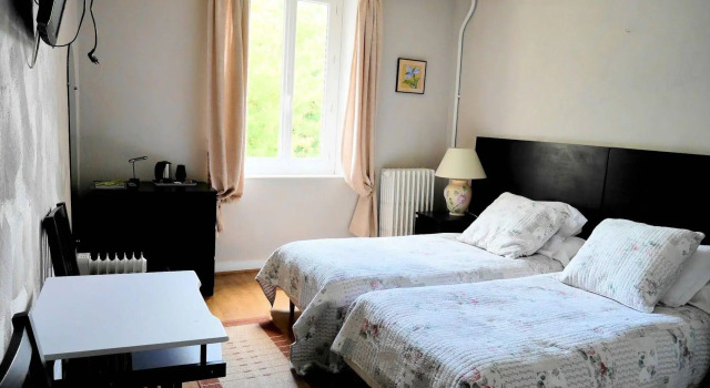 Auberge Le Rabelais, Boek Hostel Hotels in Franche-Comte met ontbijt, Ontbijt