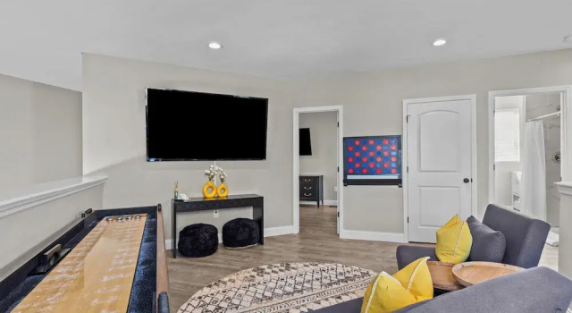 4700 West End Whimsy