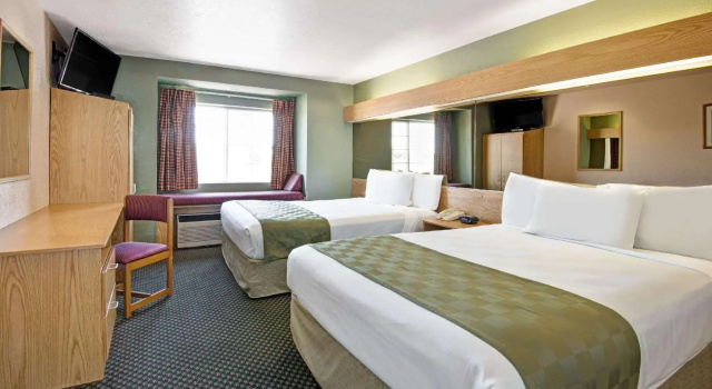 Четырёхместный номер Microtel Inn & Suites by Wyndham Albuquerque West