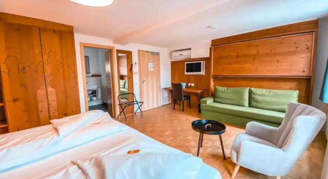 Hotel Gasthaus zur Sonne, Забронировать Отель Динкельсбюль 