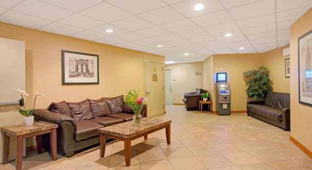 Howard Johnson by Wyndham Bronx, Buchen Sie Hotel Bronx New York und Umgebung