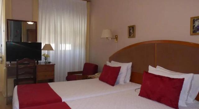 Трёхместный номер Standard с красивым видом из окна Hotel Larbelo