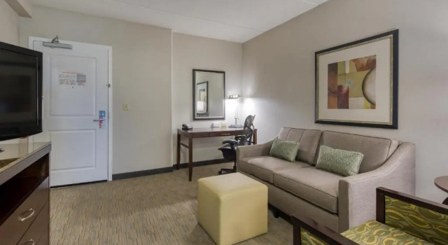 Полулюкс Hilton Garden Inn Durham Southpoint