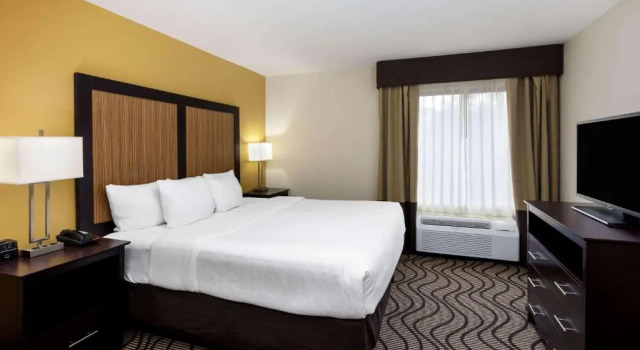 Люкс La Quinta by Wyndham LaGrange / I-85