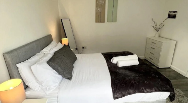 Birmingham Blissful Retreat - 4 Bedroom, Varaa Lomakoti Mökit kohteessa Merseyside, Mökki