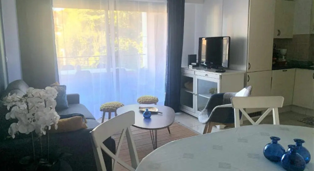 T2 proche de la gare, à 10 minutes à pieds de la Croisette, piscine & parking dans résidence de haut standing, Забронировать Апартаменты/квартира Отели Канн с бассейном, рядом с Le Croisette Casino Barriere de Cannes, Бассейн