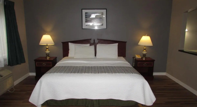 Номер Executive FairBridge Inn & Suites DuPont