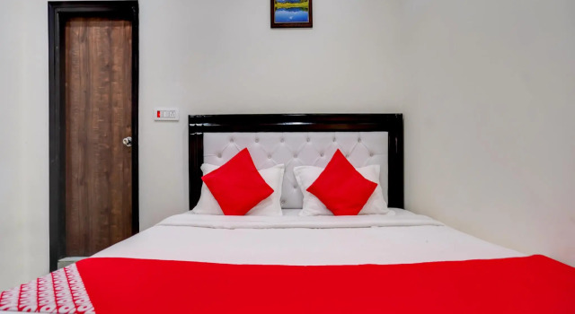 OYO 75458 Grand Inn Residency, Varaa Hotelli Faridabad Haryana