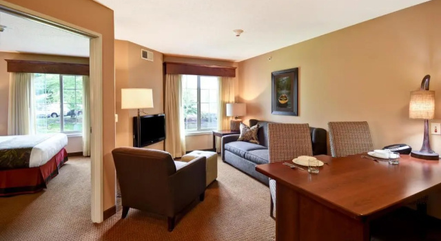 Двухместный люкс GrandStay Hotel & Suites La Crosse