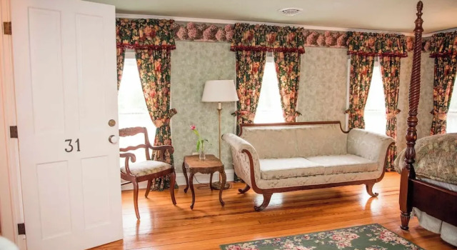 Номер Grand Springside Inn