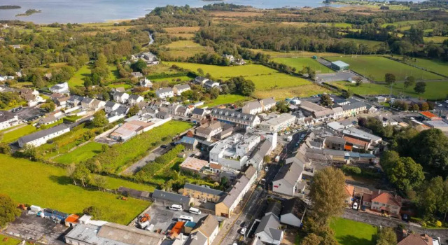 Property 434 - Oughterard, Prenota Hotel Oughterard 