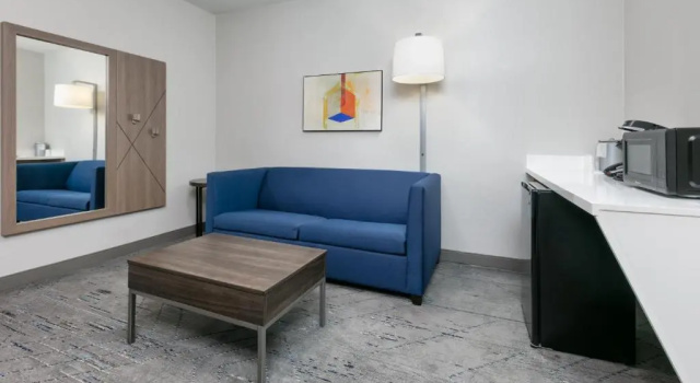Двухместный люкс Holiday Inn Express & Suites Dallas Park Central Northeast by IHG