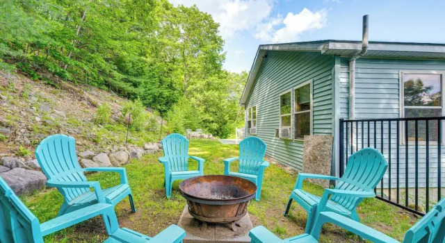 Коттедж 3 Mi to Gunstock Mountain Resort: Gilford Getaway
