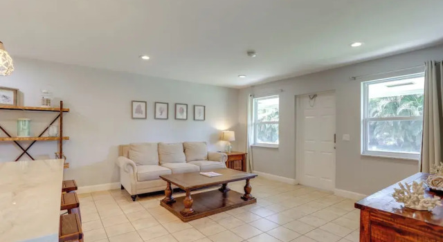 < 3 Mi to Juno Beach: Coastal Townhome w/ Patio!, Rezerwuj Apartament Juno Beach Palm Beach County