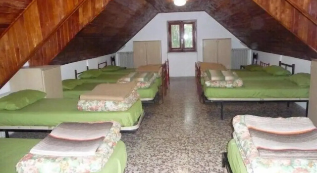 Кровать в общем номере Rifugio La Capanna