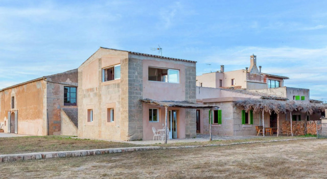 Duplex on estate with private access to the most beautiful beach in Mallorca, Book Hotel Campos 