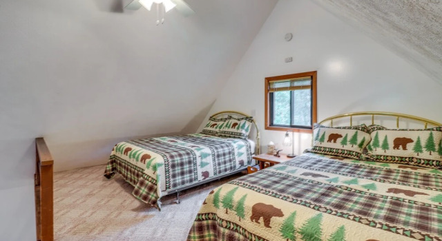 Pocono Lake Cabin - Walk to Arrowhead Lake!, Book Feriehus Sommerhuse i Pennsylvania, Hytte