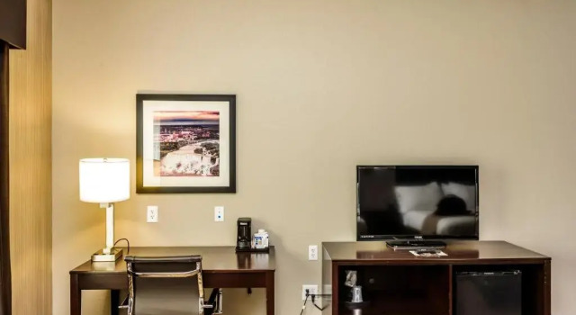 Четырёхместный номер Executive Holiday Inn Express Cheektowaga North East by IHG