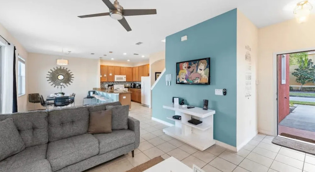 Lake View and Private Pool 4BR at Bella Vida, Varaa Hotelli Kissimmee Kissimmee
