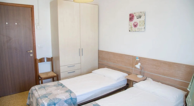 Two Triple Bedroom Flat Near the Beach in Eraclea, Book Lejlighed Hoteller i Friuli Venezia Giulia med parkering, Parkering