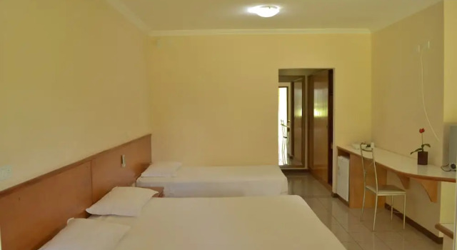 Четырёхместный номер Superior с видом на сад Hotel Lago das Pedras