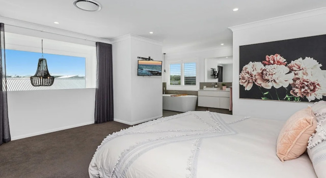 Elegant Beach House On Nautilus