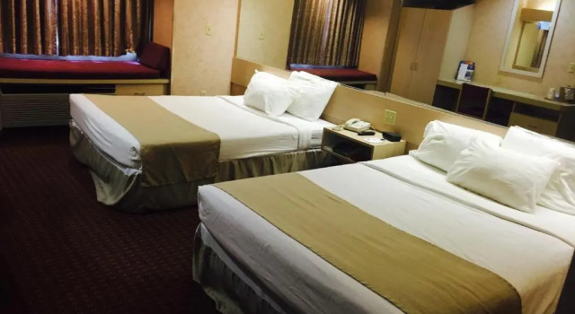 Четырёхместный номер Standard Microtel Inn & Suites by Wyndham Syracuse Baldwinsville