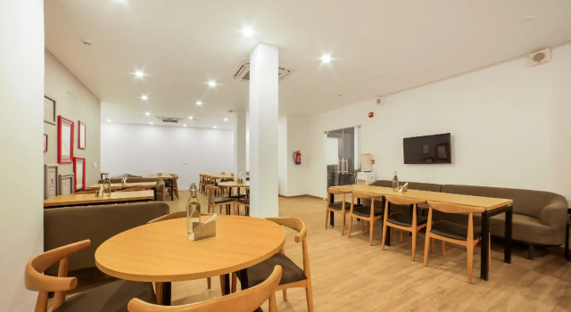 OYO Townhouse 505 Spring Sky", Забронировать Отель Гургаон Gurgaon Region, рядом с Улица Гольф-Корс-роуд