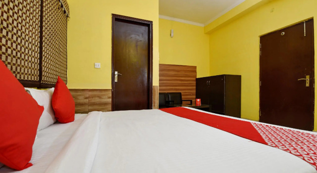OYO Flagship 4464 MAIRA RESIDENCY, Rezerwuj Hotel Hotele w Uttarakhand z basenem, Basen