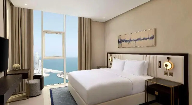 Люкс с балконом и с видом на море Hilton Bahrain City Centre Hotel & Residences