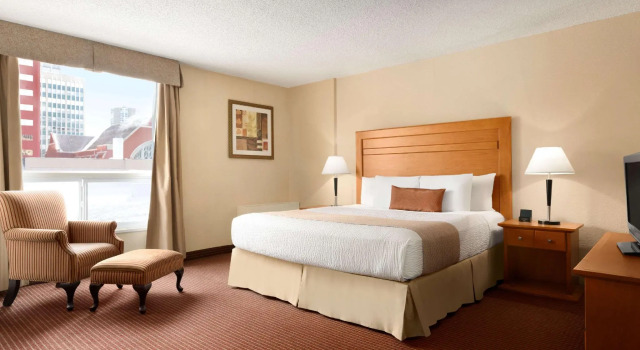 Двухместный номер Days Inn by Wyndham Edmonton Downtown