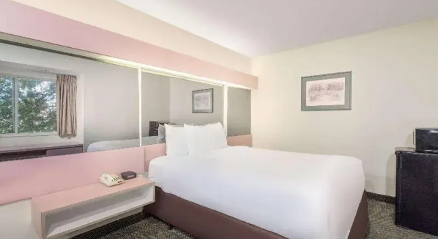 Люкс Knights Inn Allentown