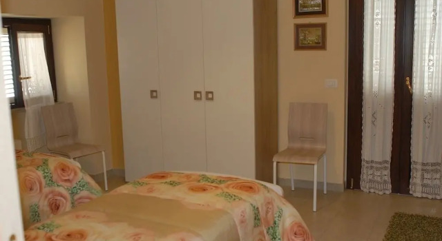 B&B Dietro Piazza Maggiore, Book Bed and Breakfast Hotels in Abruzzo with Parking, Parking