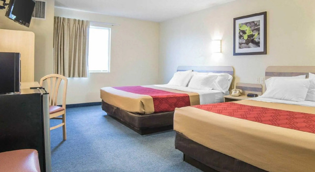 Четырёхместный номер Standard Econo Lodge Belle Fourche