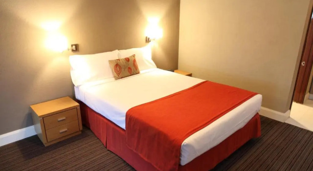 Трёхместный номер Standard Rose & Crown Hotel