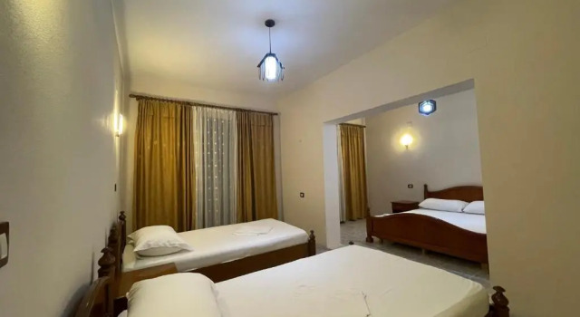 Четырёхместный номер Standard с видом на озеро Hotel Belvedere