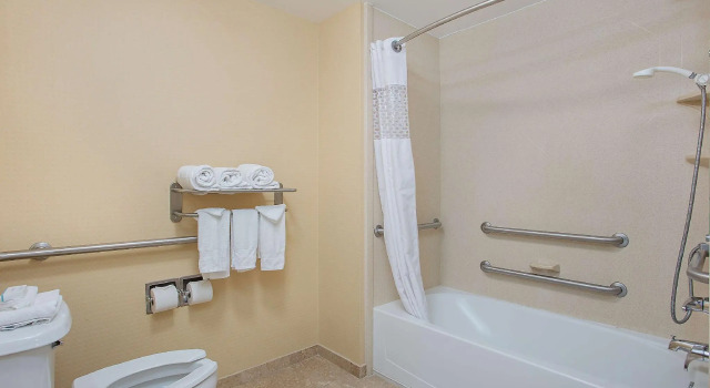 Четырёхместный номер Standard Hampton Inn Covington, GA