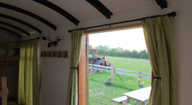 Greenacres Self Catering Railway Wagon-Glamping, Boek Camping Campings & glamping in Merseyside, Camping