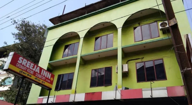 Sreeja Inn, Забронировать Отель Гуруваюр штат Керала, рядом с Храм Кришны в Гуруваюре