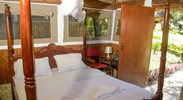 Giraffe Hills Mara Camp, Réserver Hôtel Beyond Bataleur Camp Rift Valley Province