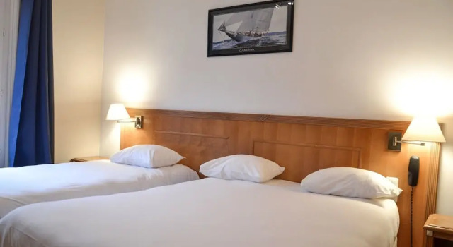 Трёхместный номер Comfort Hôtel De La Perdrix Rouge