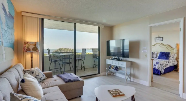 Апартаменты с 2 комнатами с балконом Cozy Condo w/ Gulf View, Bird Watching + Telescope