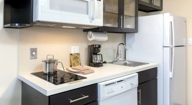 Четырёхместный номер Standard Candlewood Suites - Miami Exec Airport - Kendall by IHG