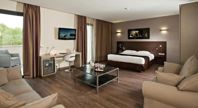 Полулюкс Grand Prix Hôtel & Restaurant
