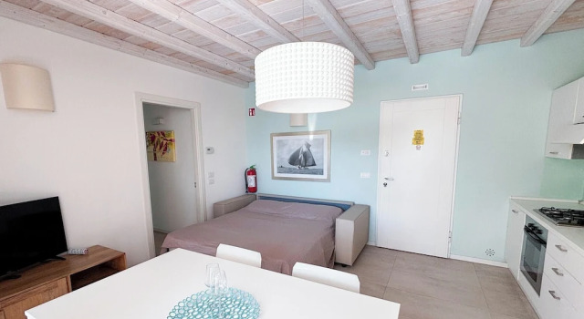Апартаменты с 2 комнатами с видом на бассейн Elegant Flat With Delightful Outdoor Space