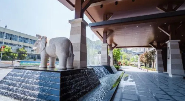 Wanxiang Hot Spring Holiday Hotel, Rezerwuj Hotel Guiyang Guizhou