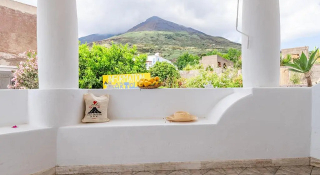 Люкс Deluxe Stromboli Suite Apartment with Terrace Volcano & Sea view