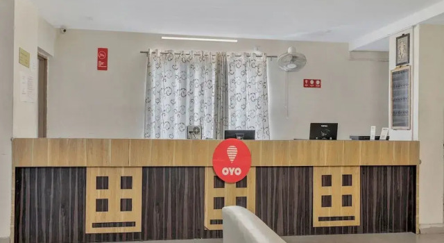 OYO 11969 Lotus Grand, Réserver Hôtel Gachibowli 